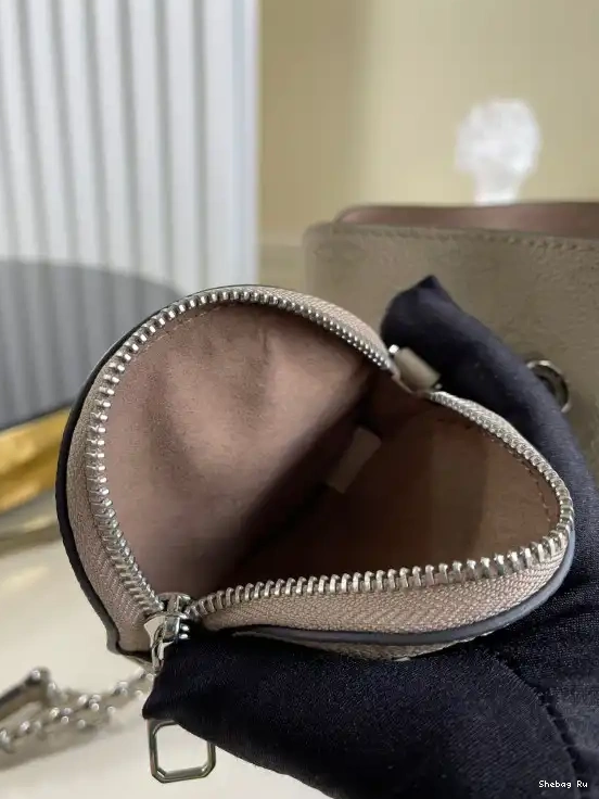 LOUIS VUITTON BELLA 0616